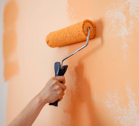 Un peintre professionnel ne se limite pas à appliquer de la peinture. En effet, il maîtrise souvent plusieurs techniques de décoration
