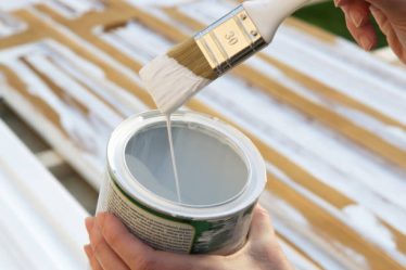 La peinture écologique respecte l’environnement et la santé. En effet, elle contient peu ou pas de composés organiques