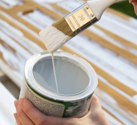 La peinture écologique respecte l’environnement et la santé. En effet, elle contient peu ou pas de composés organiques