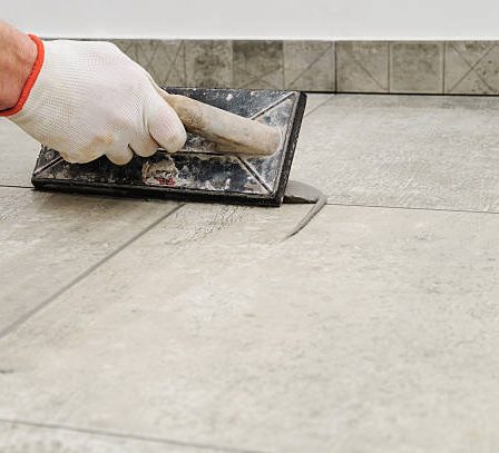 Un carreleur mosaïste possède un savoir-faire unique. En effet, il maîtrise la pose des petits carreaux avec précision. De plus,