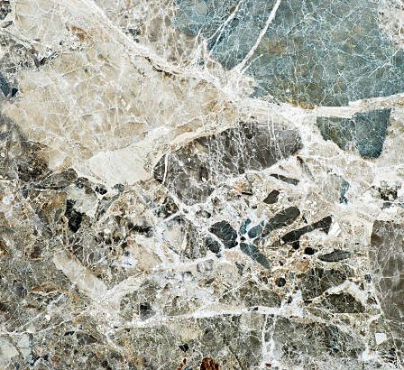 Comment vérifier la réputation d’un marbrier ? est une question clé avant tout projet funéraire ou décoratif. De plus, un choix