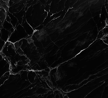 Un marbrier évalue chaque projet selon sa complexité et ses besoins techniques. Ainsi, il calcule le temps de découpe, de polissage