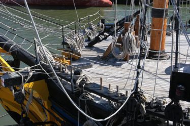 Un charpentier naval offre généralement une garantie décennale qui protège le client contre les défauts majeurs affectant